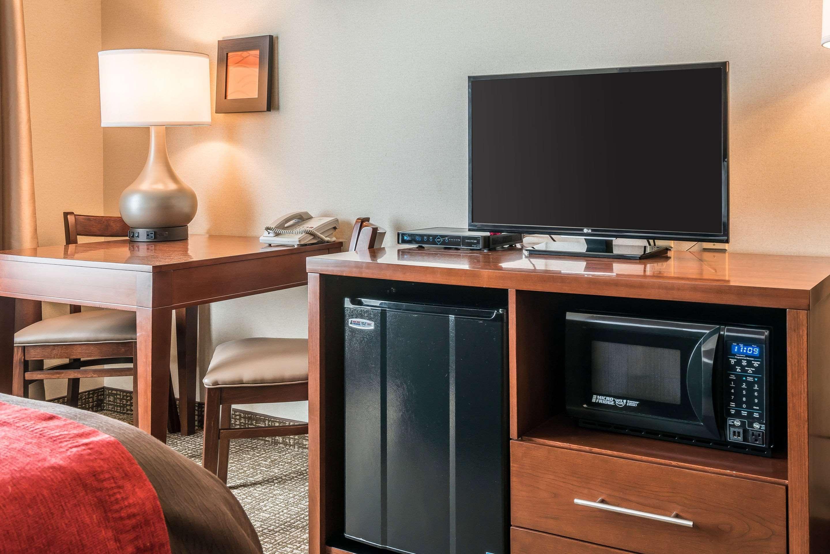 Comfort Inn & Suites Хермистон Экстерьер фото