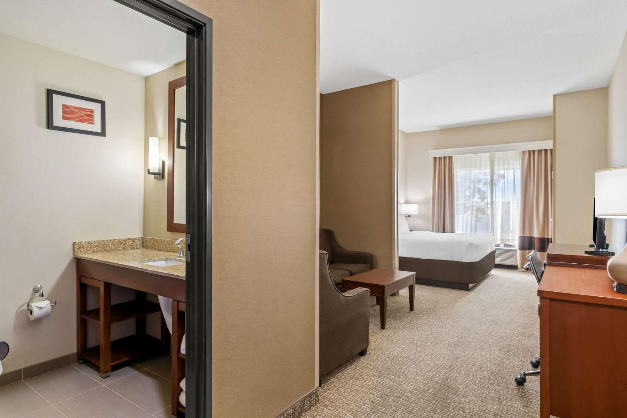 Comfort Inn & Suites Хермистон Экстерьер фото