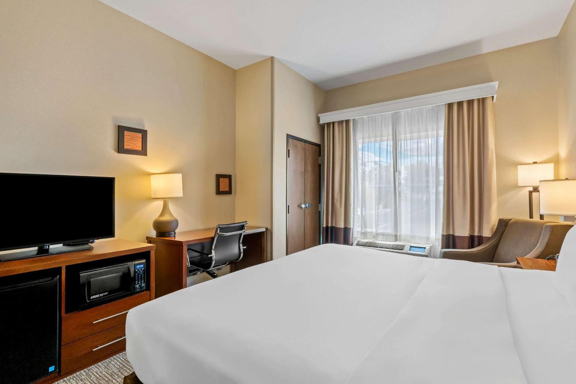 Comfort Inn & Suites Хермистон Экстерьер фото