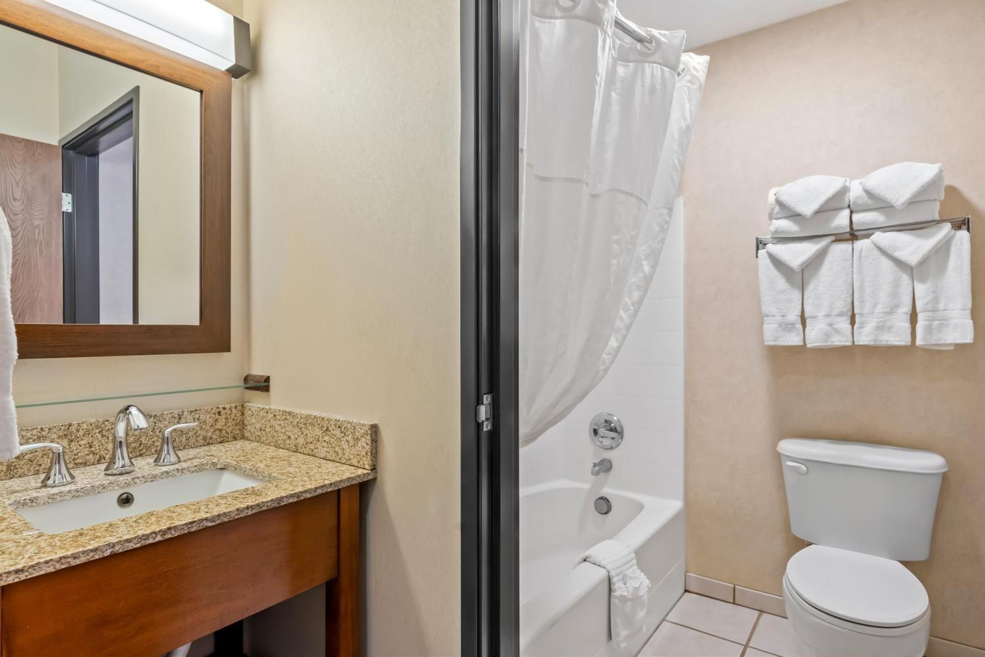 Comfort Inn & Suites Хермистон Экстерьер фото
