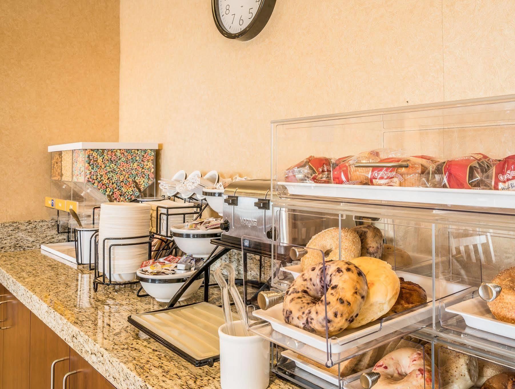 Comfort Inn & Suites Хермистон Экстерьер фото